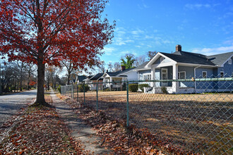 468 S Irwin Ave in Spartanburg, SC - Foto de edificio - Building Photo