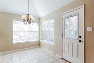 18703 Singing Woods Dr in Humble, TX - Foto de edificio - Building Photo