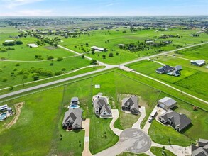 707 Cactus Crk Ct in Godley, TX - Foto de edificio - Building Photo