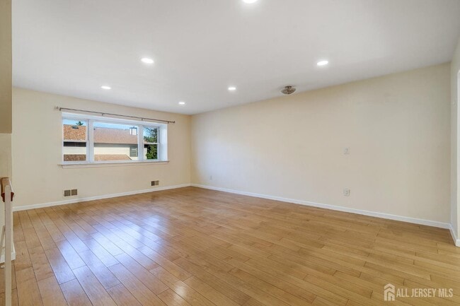 6304 Hana Rd in Edison, NJ - Building Photo - Building Photo