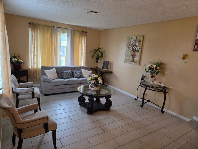 2217 Colonial Ct in Stockton, CA - Building Photo - Building Photo