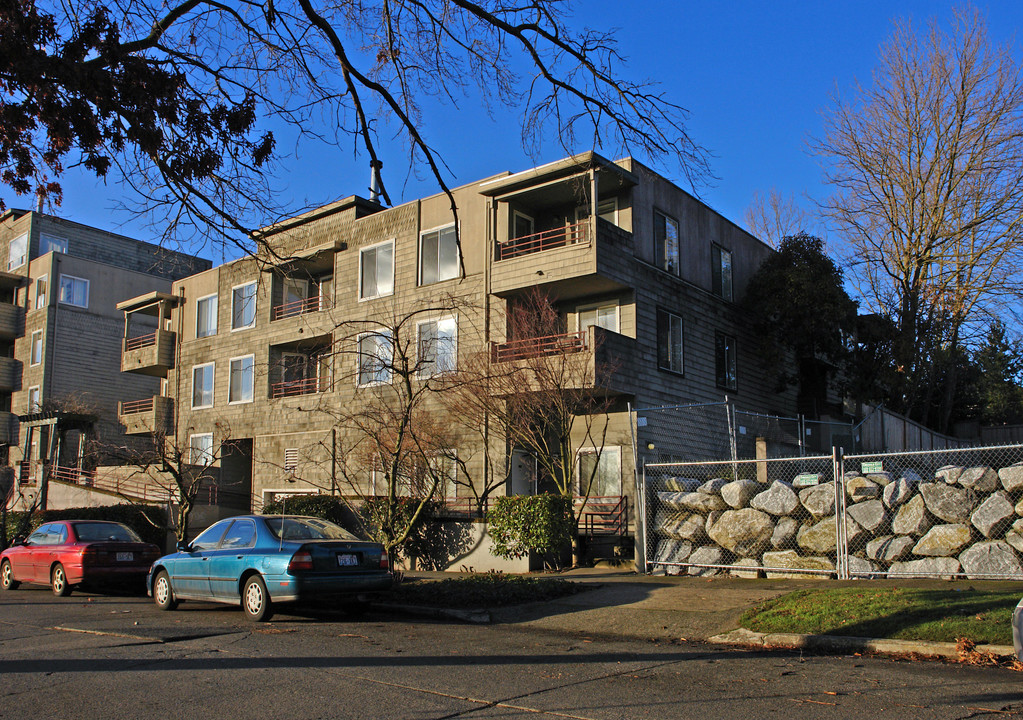 6700 Roosevelt Apartments in Seattle, WA - Building Photo