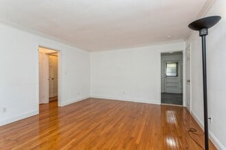 51 Cross St in Bronxville, NY - Building Photo - Building Photo