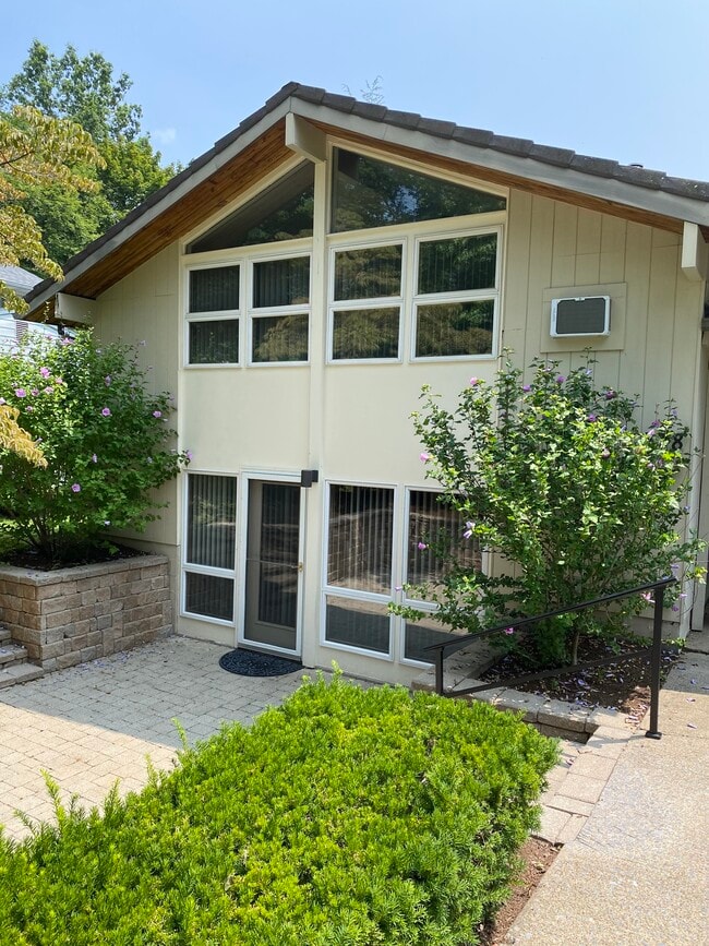 property at 938 W Fairmount Ave