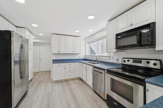 154 NW 81st St in Seattle, WA - Building Photo - Building Photo