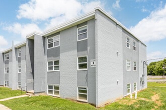 Canoe Creek Apartments in Henderson, KY - Foto de edificio - Building Photo