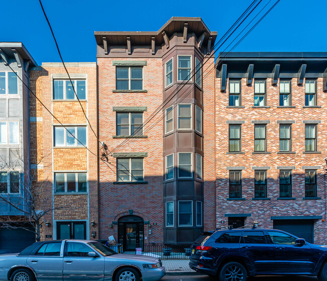 616 Adams St in Hoboken, NJ - Building Photo - Building Photo