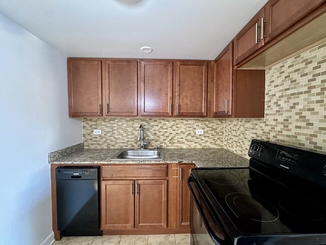 7626.5 N Milwaukee Ave in Niles, IL - Building Photo - Building Photo