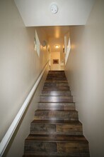 20333 Riverside Dr in Eagle River, AK - Foto de edificio - Building Photo