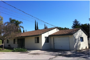 17520 Kingsbury St in Granada Hills, CA - Foto de edificio