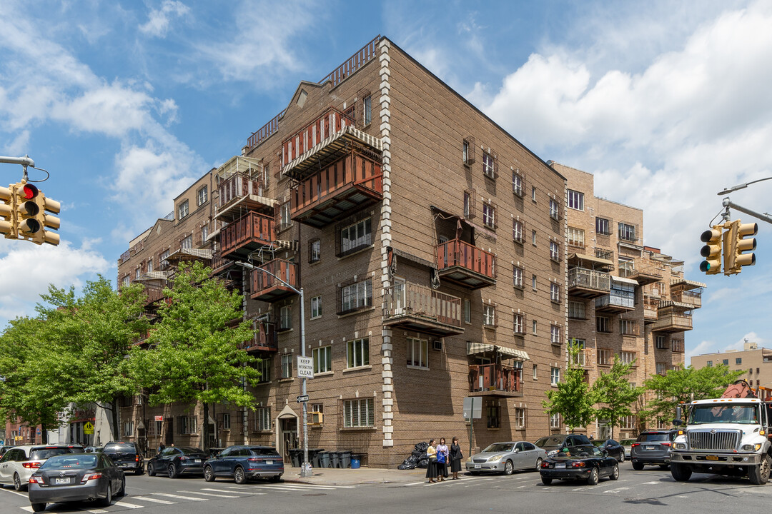 721 Bedford Ave in Brooklyn, NY - Building Photo