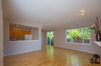 3922 NE 4th Cir in Renton, WA - Building Photo - Building Photo