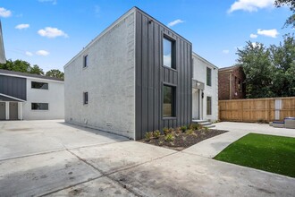 2407 Cleburne St in Houston, TX - Building Photo - Building Photo