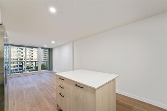 1500 Bay Rd, Unit N-0630 in Miami Beach, FL - Building Photo - Building Photo