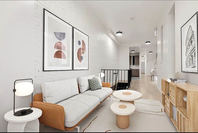 225 W 20th St
