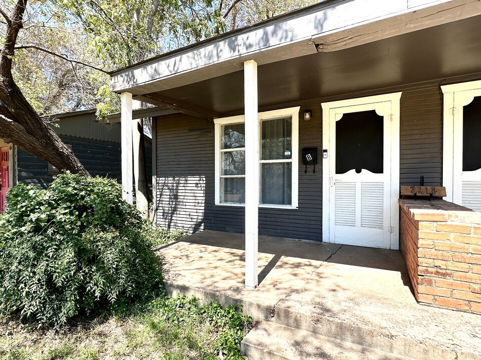 2218 18th St in Lubbock, TX - Building Photo