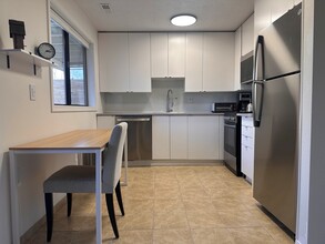 1135 Satara Ave NW, Unit Satara in Salem, OR - Foto de edificio - Building Photo