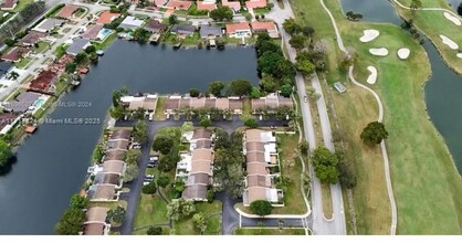 13920 Kendale Lakes Dr in Miami, FL - Building Photo - Building Photo