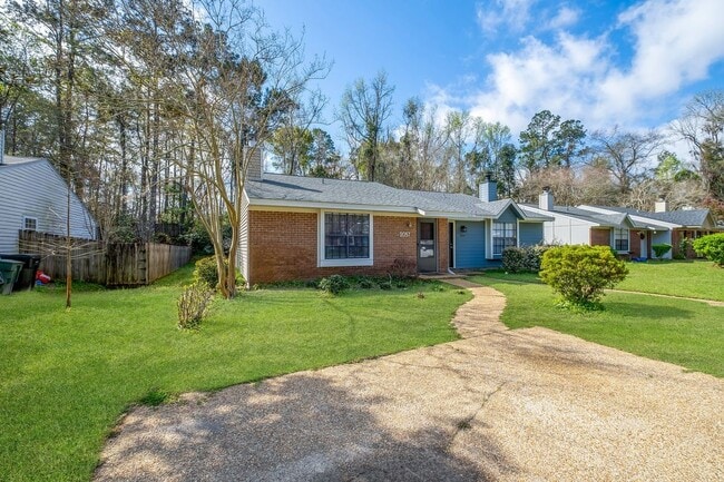 2057 Victory Garden Ln in Tallahassee, FL - Building Photo - Building Photo