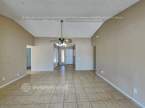 4437 N 102nd Way in Phoenix, AZ - Foto de edificio - Building Photo