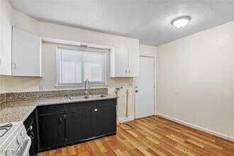 214 George Pl in Las Vegas, NV - Building Photo - Building Photo