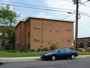 2117 N Cameron St in Arlington, VA - Building Photo - Building Photo