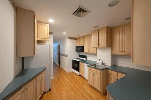 107 2nd St, Unit 1 in Cambridge, MA - Building Photo