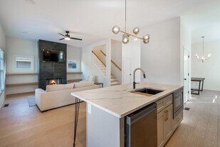 1321 Oak St SW in Atlanta, GA - Building Photo