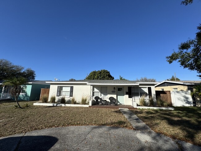 541 40th Ave NE in St. Petersburg, FL - Building Photo - Building Photo