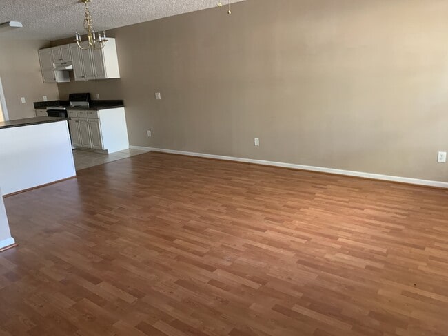 986 Live Oak Dr in Hinesville, GA - Building Photo - Building Photo