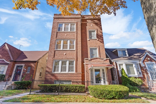 10342 S Calumet Ave in Chicago, IL - Building Photo - Building Photo