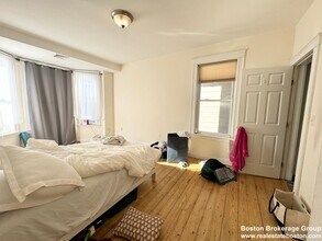 31 Hillside St in Boston, MA - Building Photo - Building Photo