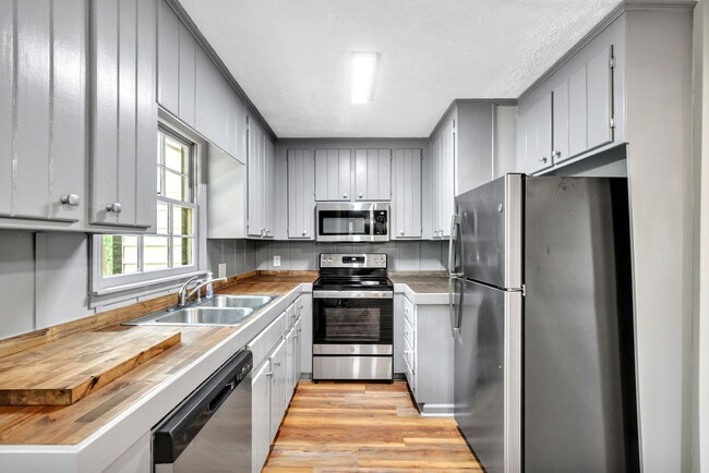 5902 Cumming Hwy in Canton, GA - Building Photo - Building Photo