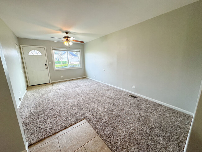10 Thacker St W in Hoffman Estates, IL - Building Photo - Building Photo