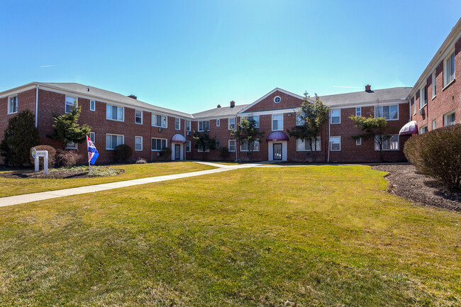 WJM Cedar Apartments in Cleveland, OH - Building Photo - Building Photo