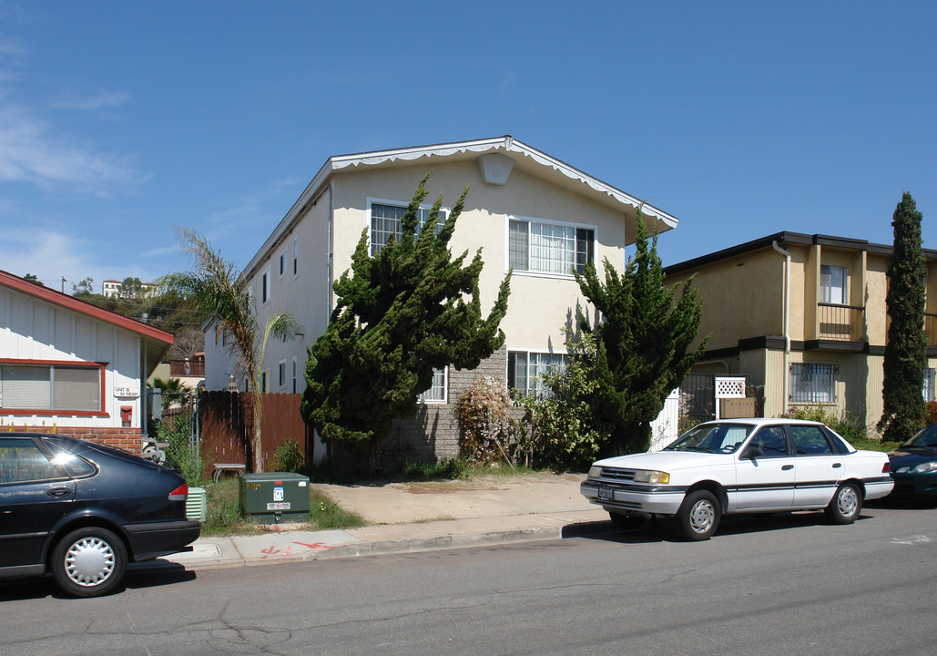 5440 Lauretta St in San Diego, CA - Foto de edificio