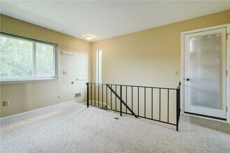 584 Eastbrooke Ln in Rochester, NY - Building Photo - Building Photo