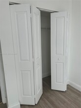 111 E Flagler St, Unit 901 in Miami, FL - Building Photo - Building Photo