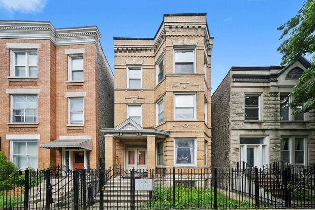 2736 W Evergreen Ave, Unit 4