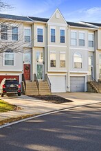 1302 Hampshire Dr in Frederick, MD - Building Photo - Building Photo