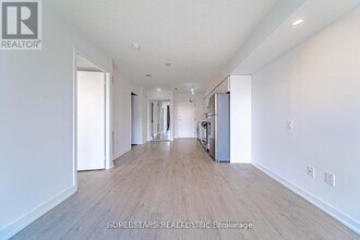 33-1633 Singer Ct in Toronto, ON - Building Photo - Building Photo