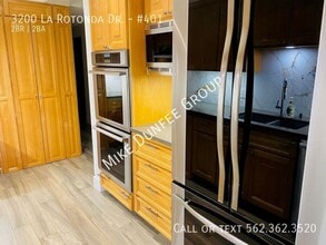 3200 La Rotonda Dr in Rancho Palos Verdes, CA - Building Photo - Building Photo