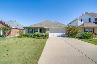 3025 Shoreline Dr in Burleson, TX - Building Photo