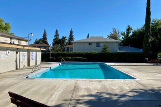 6253 Cavan Dr, Unit #2 in Citrus Heights, CA - Foto de edificio - Building Photo