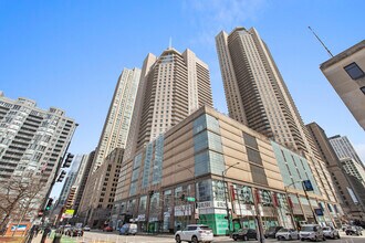 545 N Dearborn St, Unit 1305 in Chicago, IL - Building Photo - Building Photo