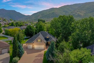 2814 N 2225 E in Layton, UT - Building Photo