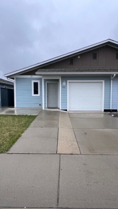 402 E I St in Deer Park, WA - Building Photo