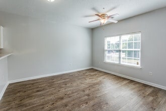 Weatherstone Apartments in Horn Lake, MS - Building Photo - Interior Photo