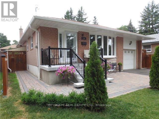 12 Pagoda Pl in Toronto, ON - Building Photo