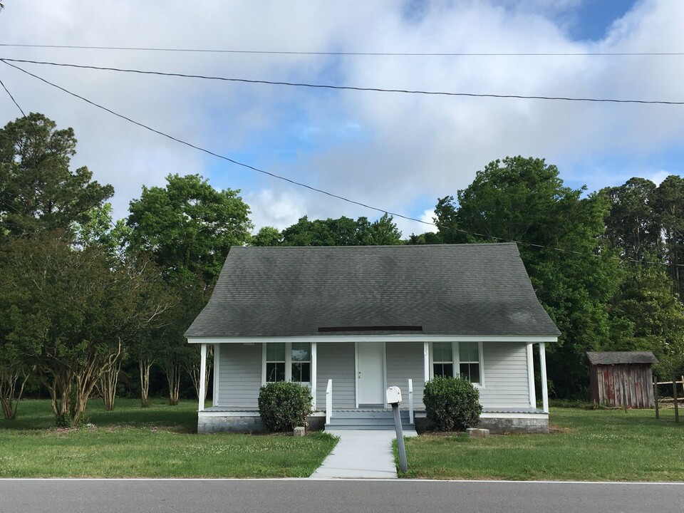 122 Poplar Branch Rd in Poplar Branch, NC - Building Photo